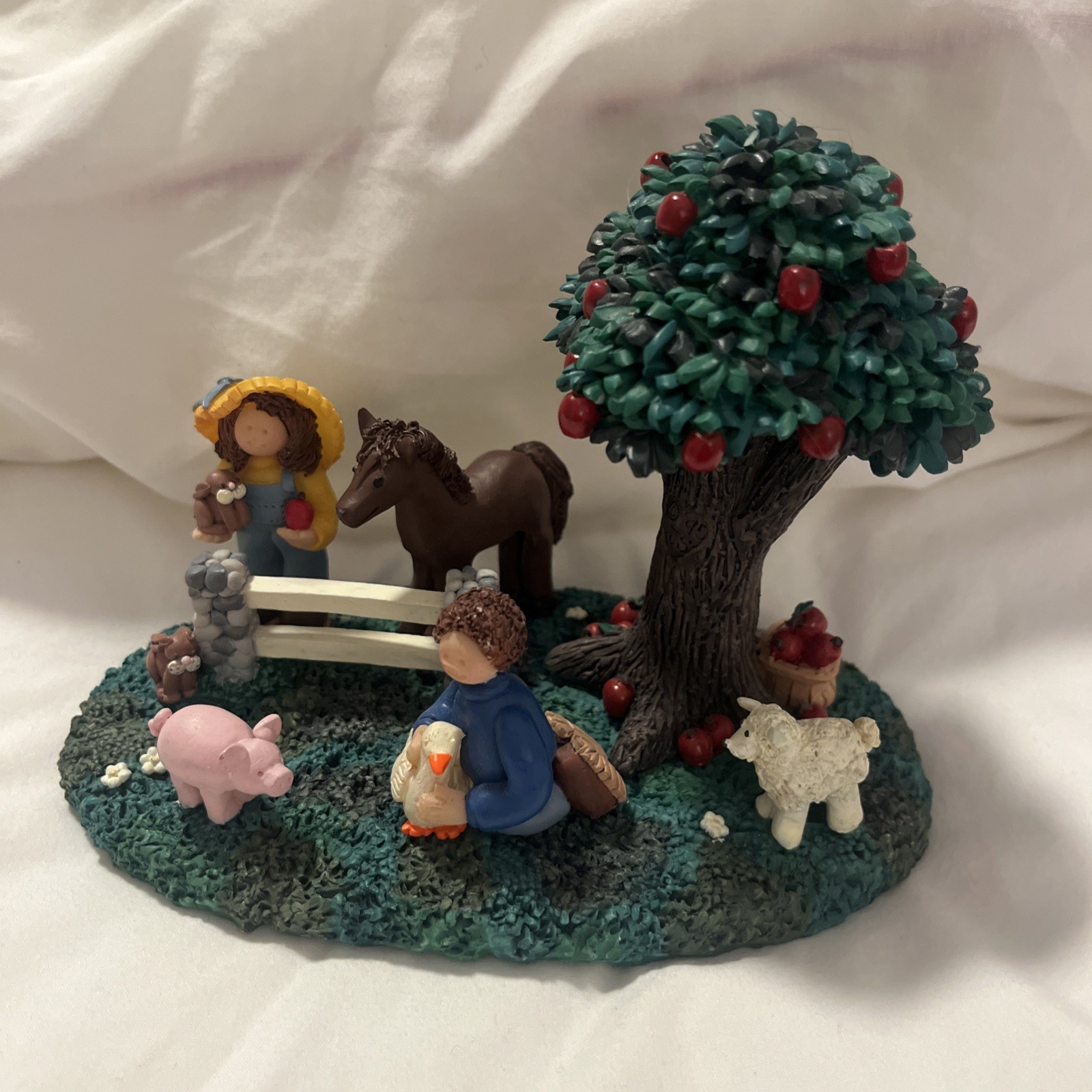 Vintage Resin Collection Apple Orchard Farm Animals 6” base EUC. s1