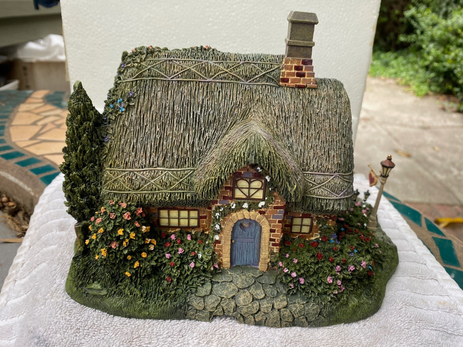 Hawthorne Village Thomas Kinkade Seaside Village – Sweetheart Cottage