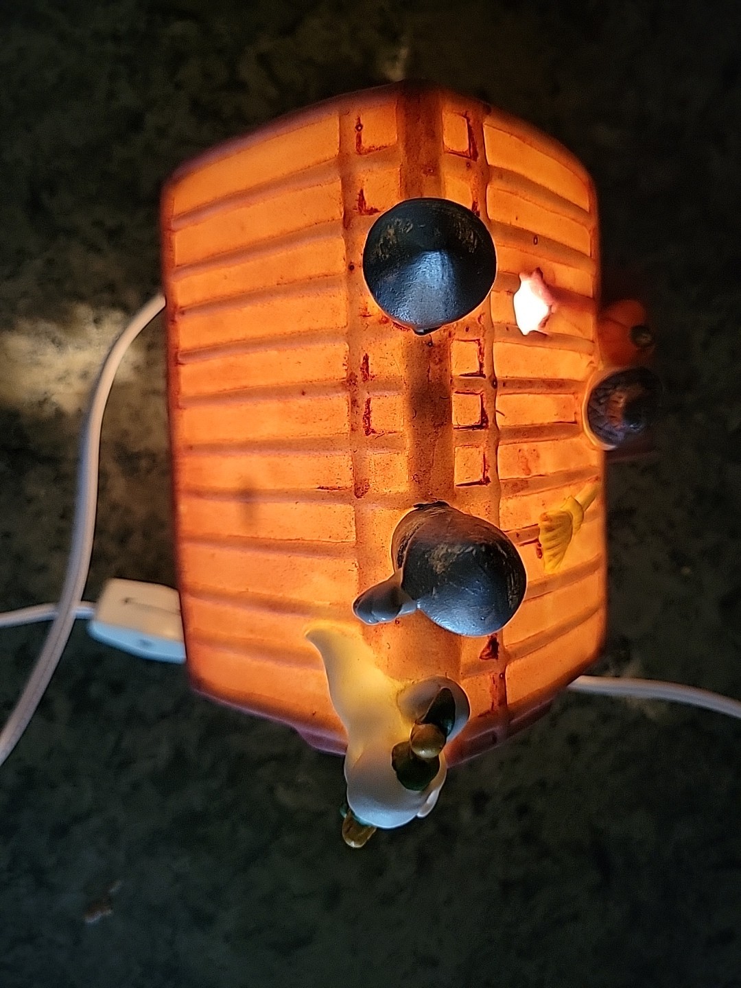 Porcelain Halloween Village Light-Up Haunted Farm House Works Cord VTG Lighted