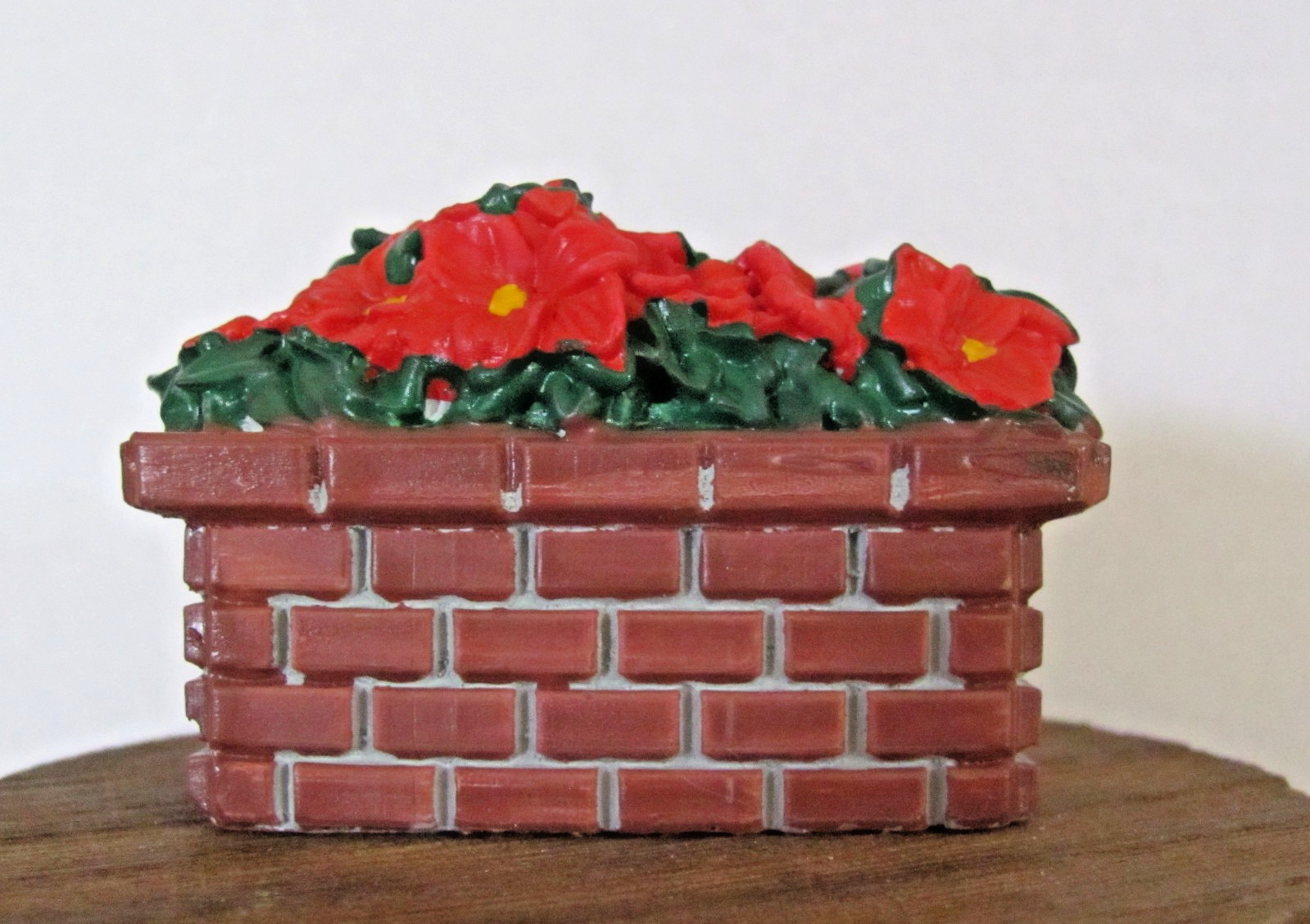 Lemax Christmas General Products Accessory – Poinsettia Planter #44336