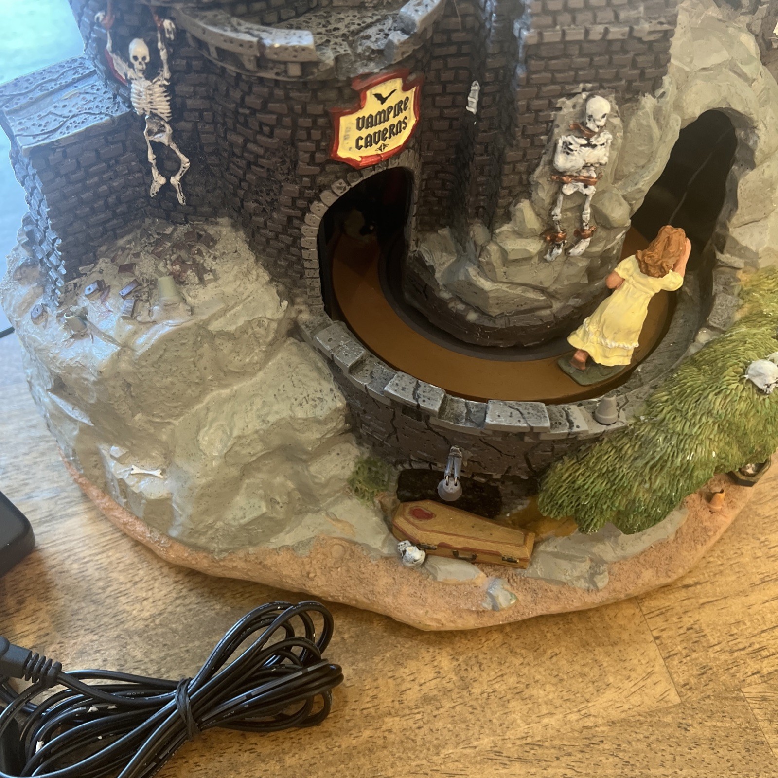 Lemax Spooky Town Vampire Caverns ~ 94961 / ONE OWNER EXCELLENT & WORKING – READ