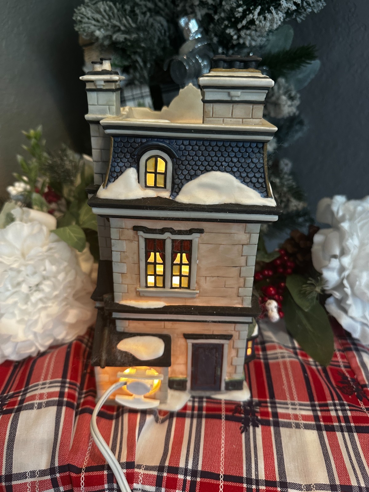 Dept 56 Teaman & Crupp China Shop Dickens Village Series Christmas Excellent