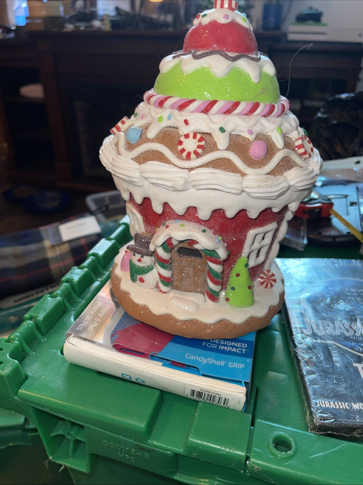 LED Multi-Color Gingerbread House Round Claydough 8″