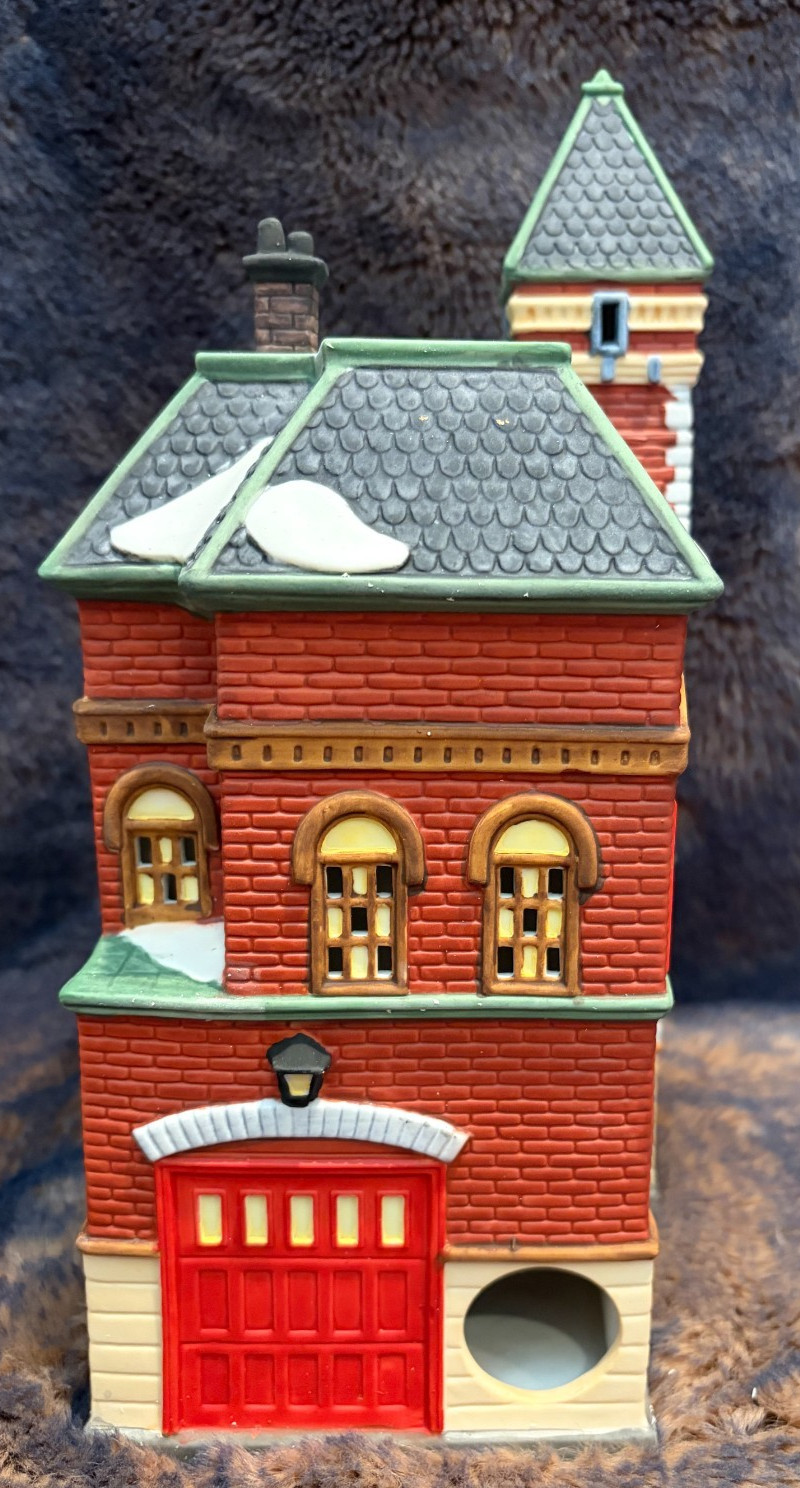 Department 56 “Red Brick Fire Station” #5536-0 Christmas In The City Series