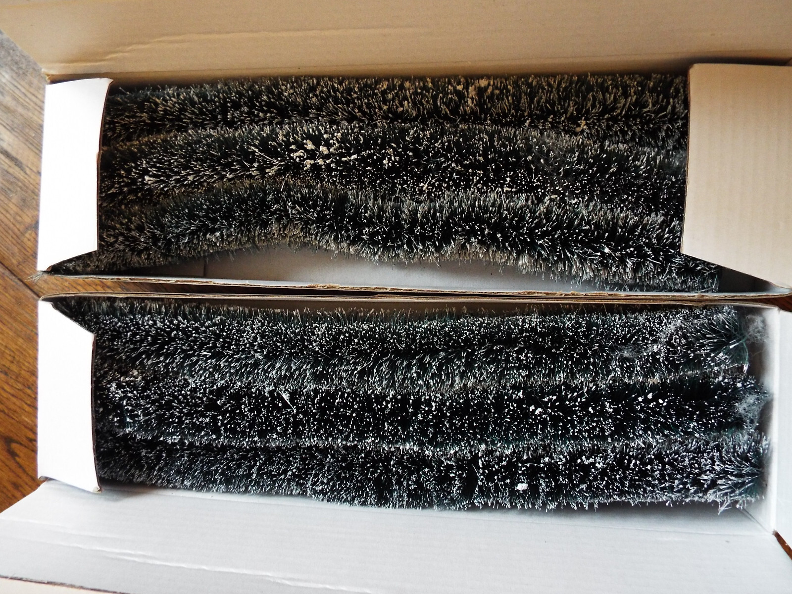 Lot 2 Dept 56 Village Accessory Flexible Sisal Hedge Set of 6 Total