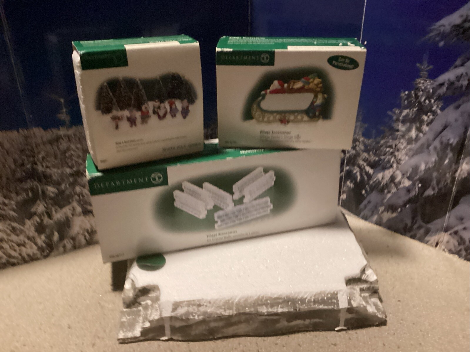 Dept 56 North Pole Lot Of 3 Ice Crystal Wall,Santa’s Sleigh Sign ,have A Seat El