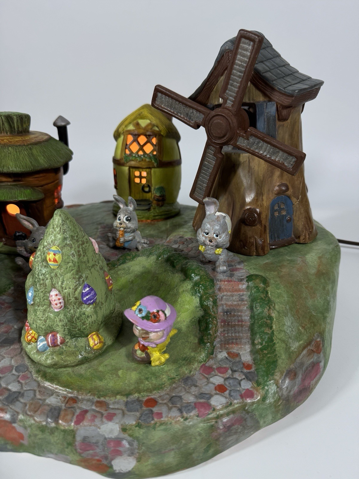 Ceramic Lighted Easter Bunny Rabbit Egg House Village Vintage 80’s – BEAUTIFUL