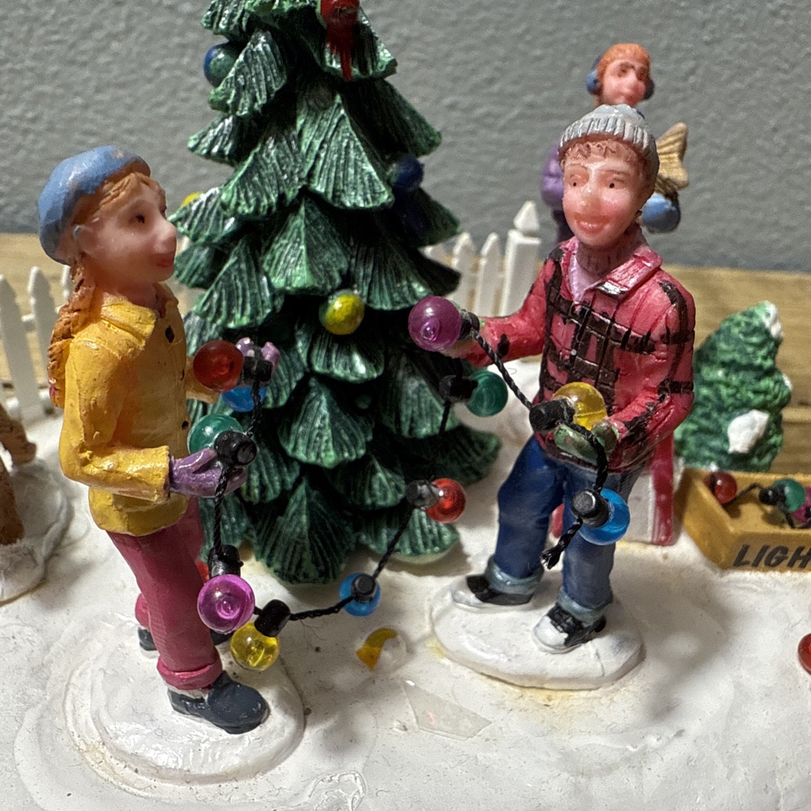 2009 Lemax Christmas Carole Towne Collection: Decorating Front Yard Tree, #94056
