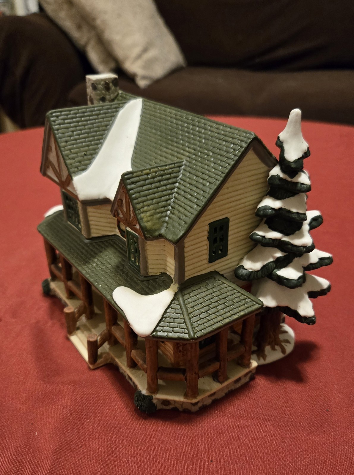 Lemax Vail Village Apres-Ski Lodge Lighted Porcelain Building
