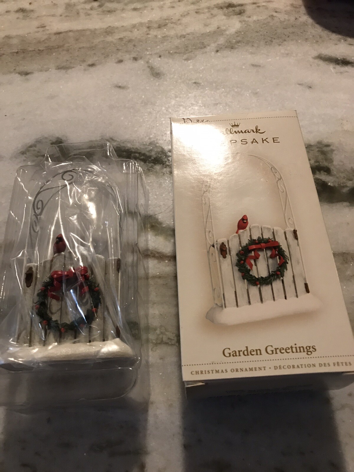 Christmas Hallmark Keepsake Garden Greetings ￼￼￼Village Buildings 2006 Gate arch