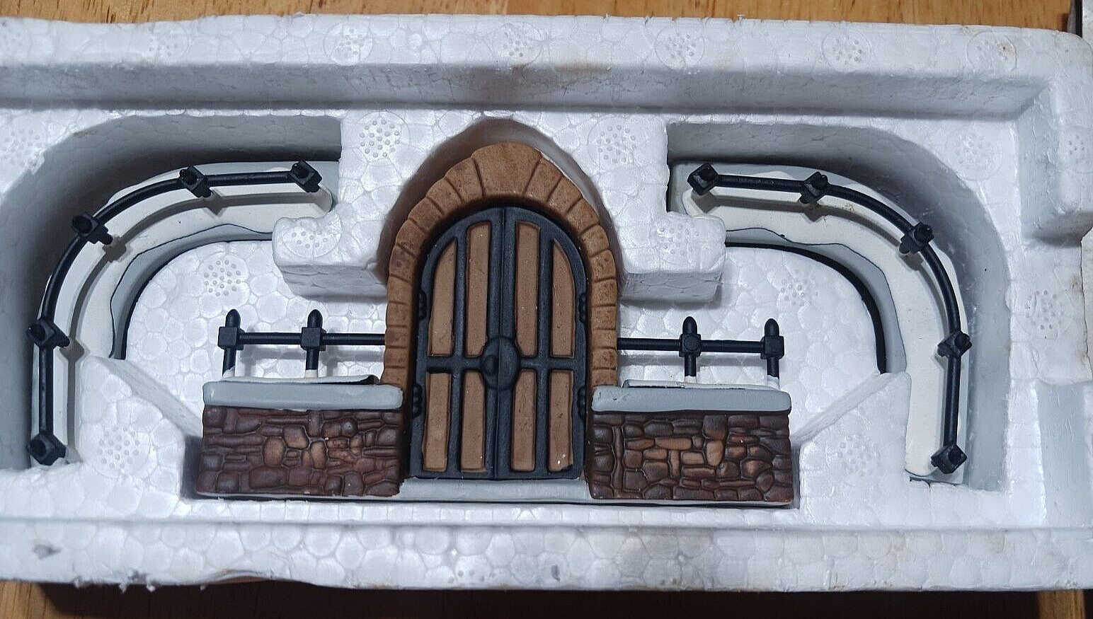 Dept. 56 Heritage Village Collection Church Yard Gate and Fence 5806-8 in Box