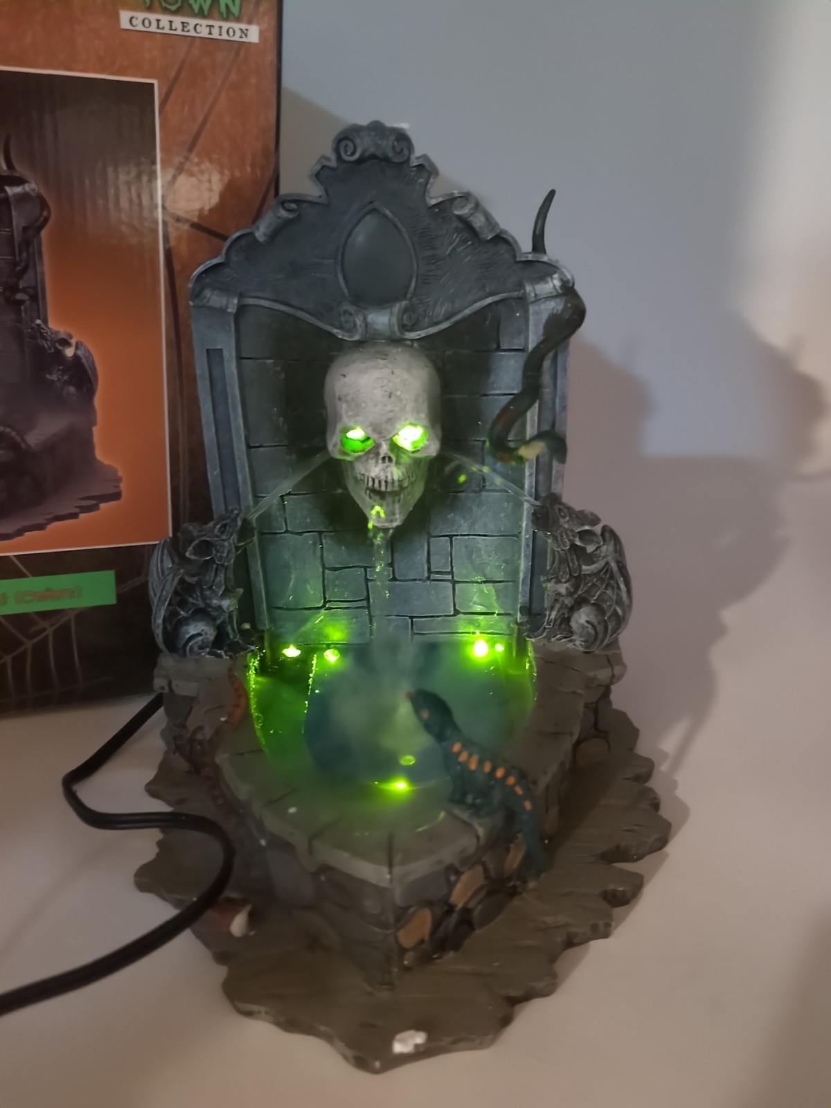 Lemax Spooky Town Halloween 2002 Haunted Fountain Skull Head #24731A Tested