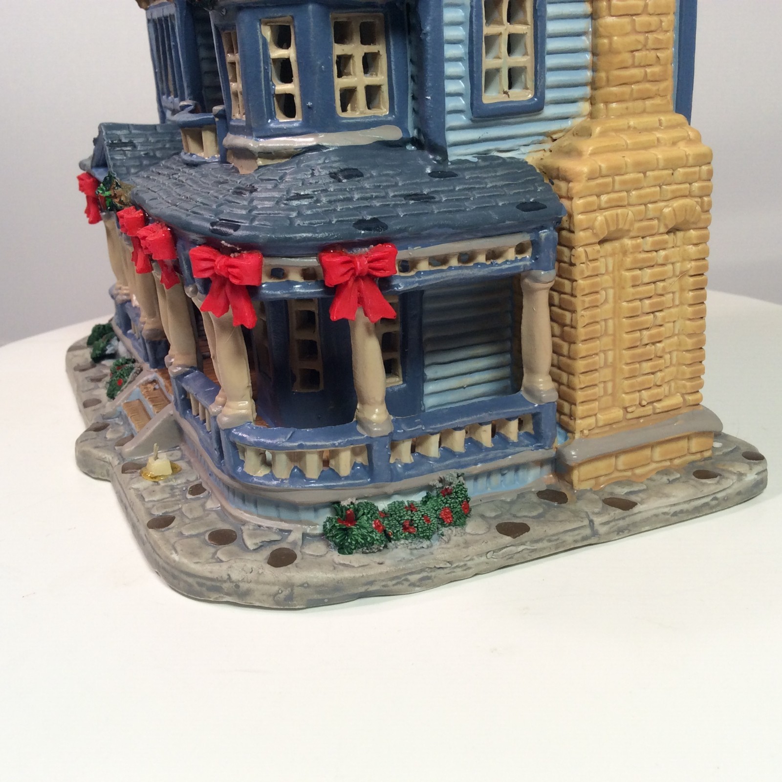 2004 LEMAX Coventry Cove Village Lighted “BENSEN HOUSE” #45116
