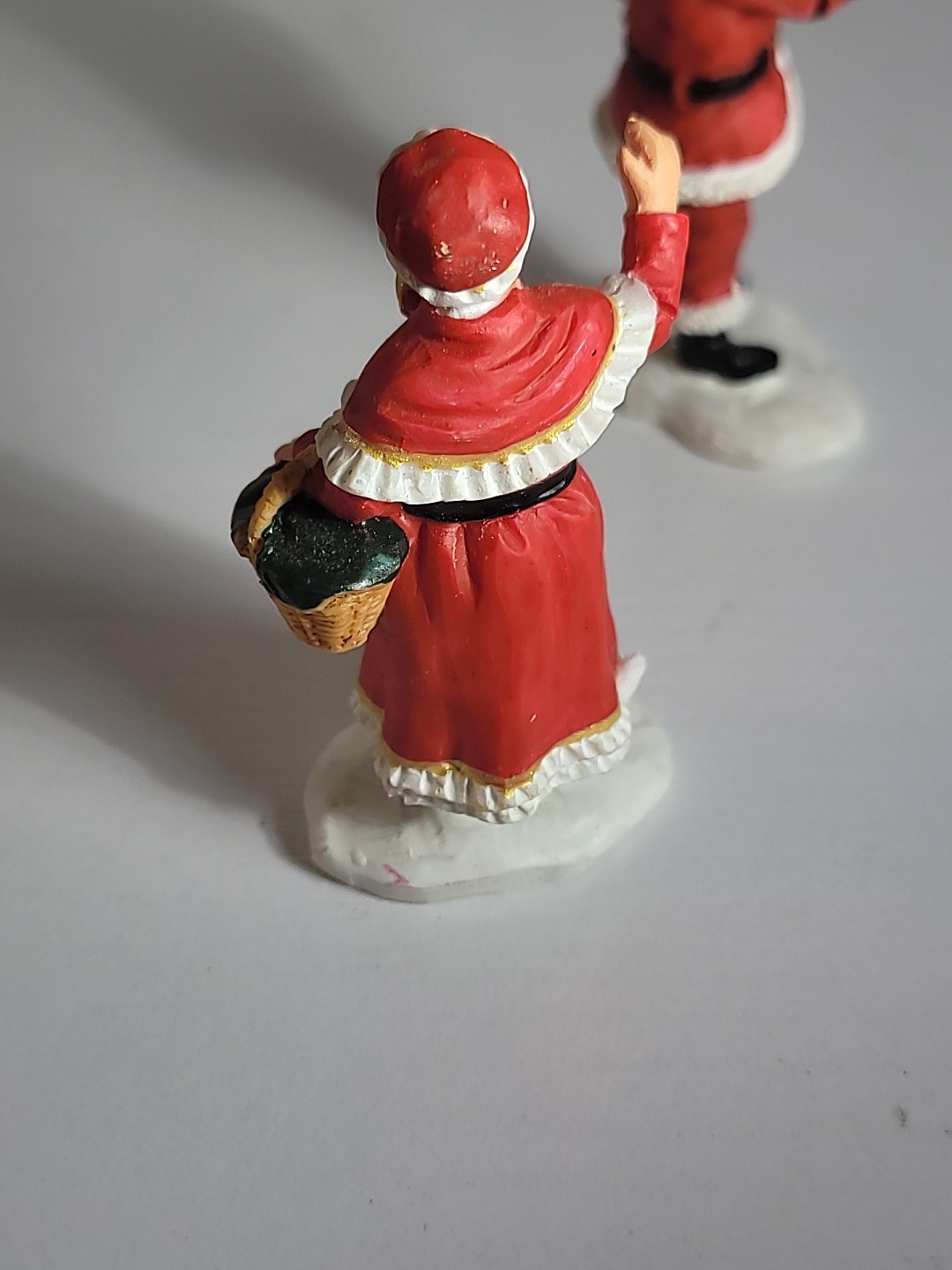 Lemax Christmas Village Town Mr. & Mrs. Santa Claus 92334 92335