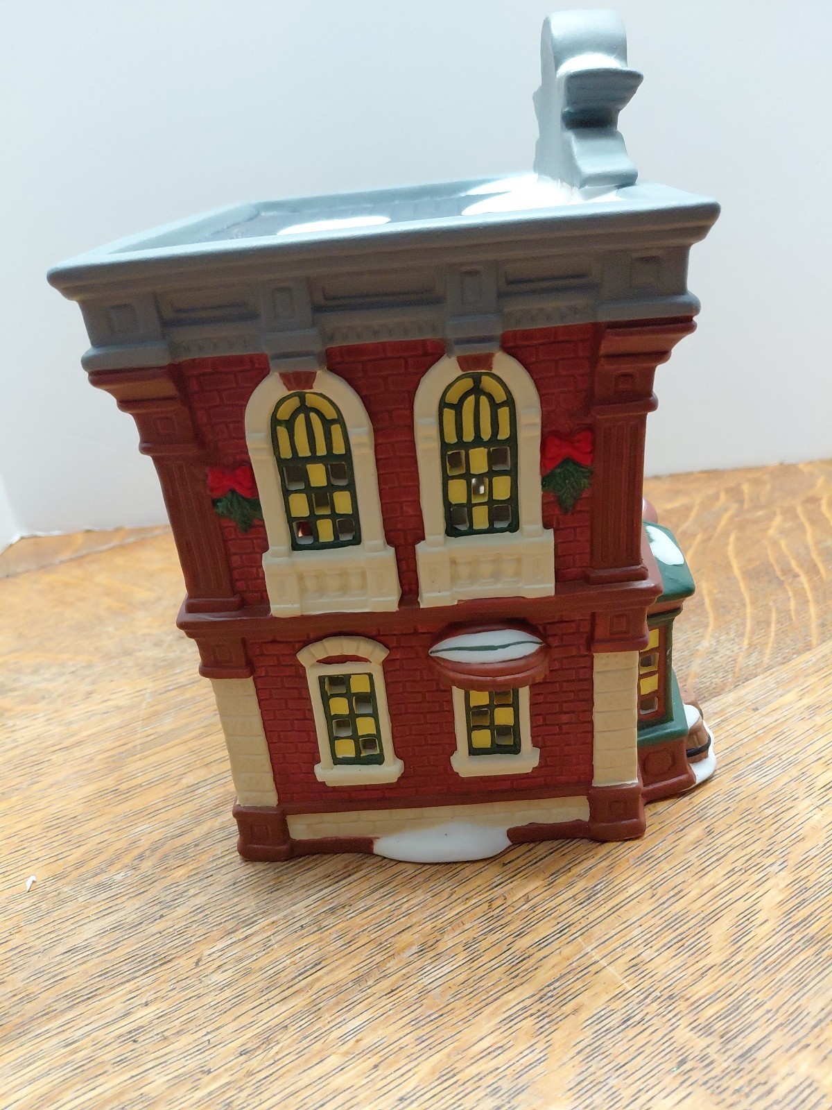 Vintage Heartland Valley O’Well Deluxe Porcelain Lighted House Grocery