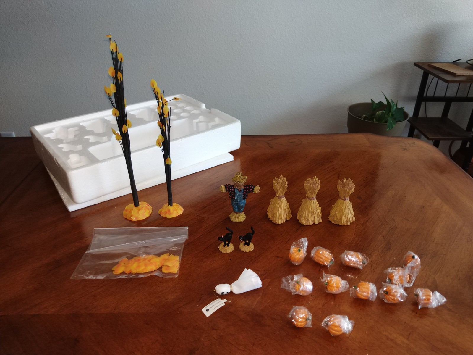 Dept 56 Village Halloween Accessories Set Of 21+ Pieces 52704 Retired Unused