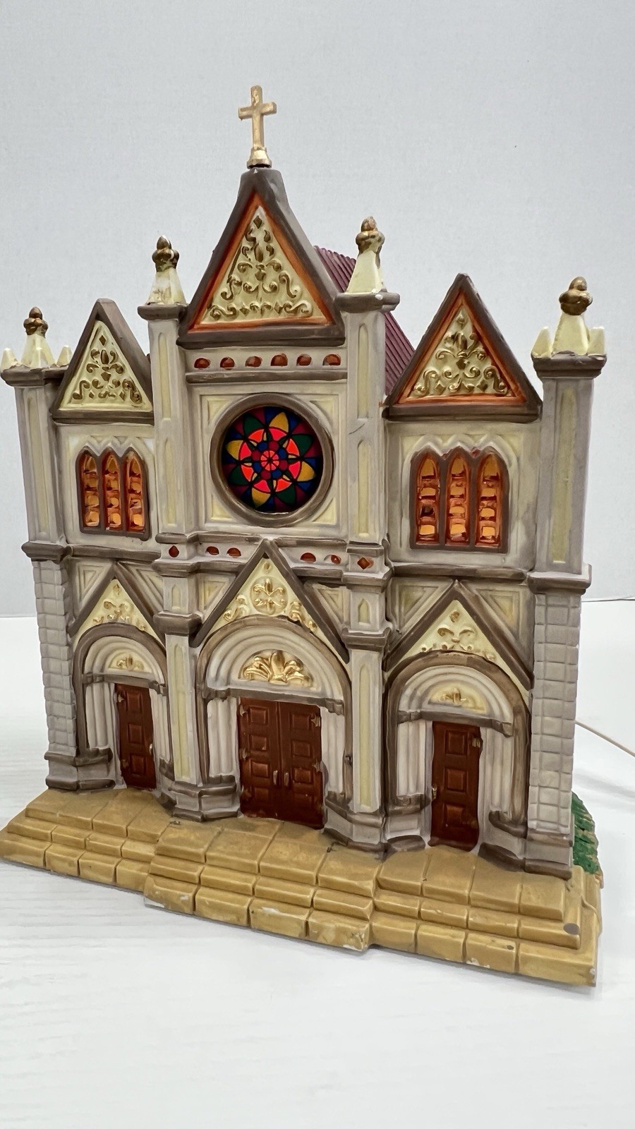 Lemax Caddington Village “French Cathedral” 25403 Retired 2012 Excellent !