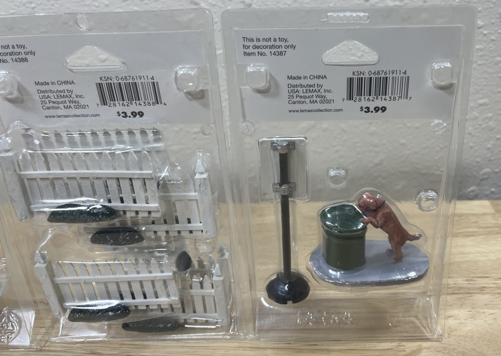 Lemax Coventry Cove Christmas Village 2011 – Fence – Fountain – Dog – Set Of 3