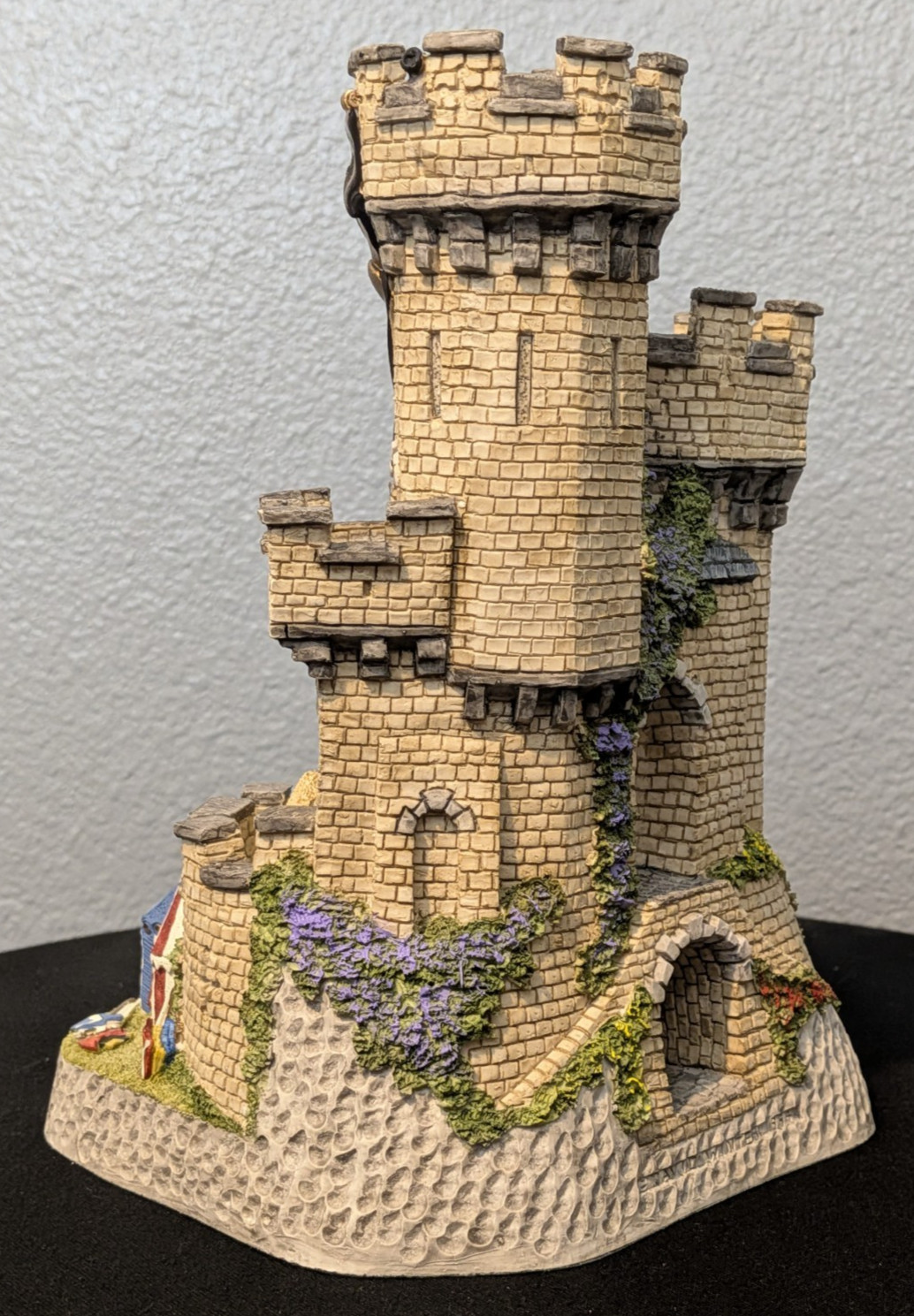 David Winter Cottages 1994 “The Kingmaker’s Castle” – Carnival Edition #233/2750