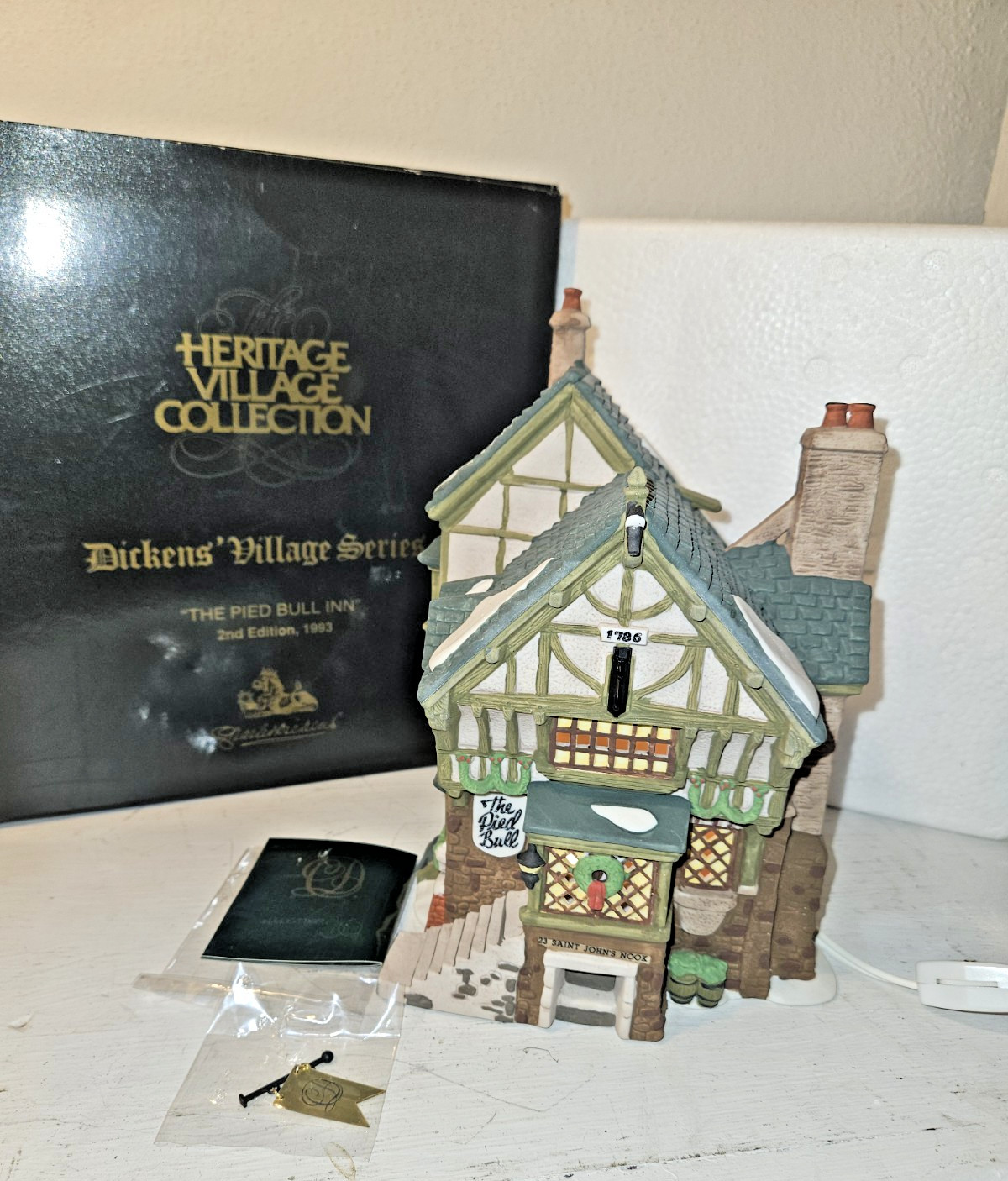 Heritage Village Collection Dickens Village Series “The Pied Bull Inn” 2nd…