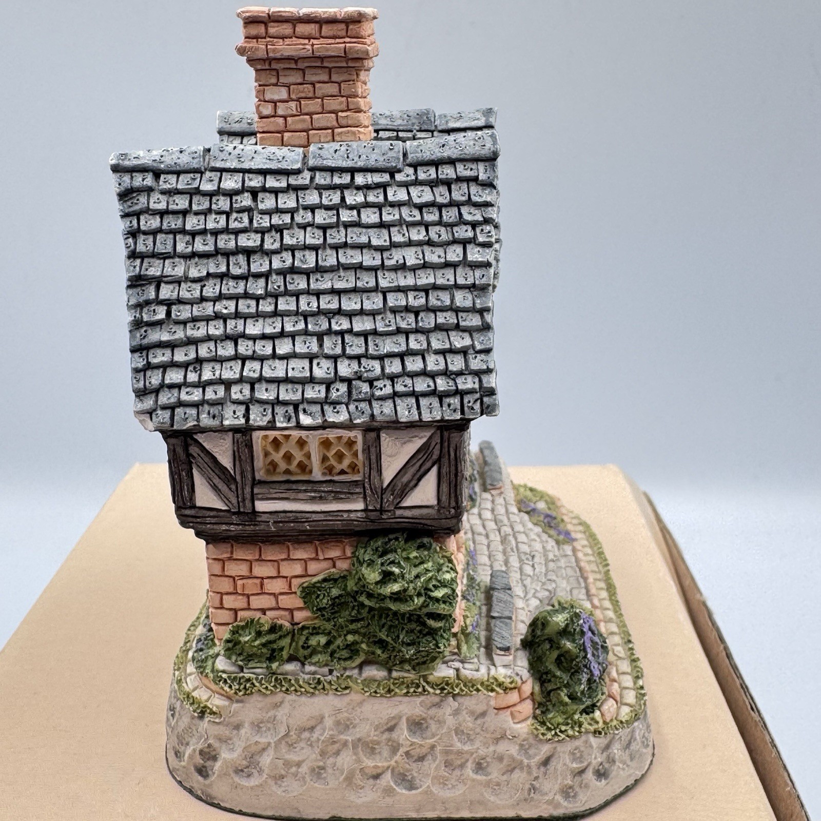 David Winter Cottages The Constabulary with Original Box and COA
