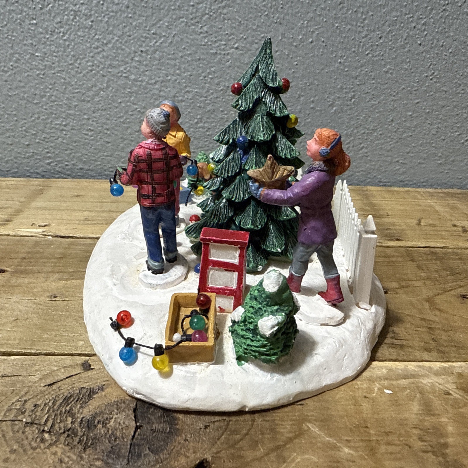 2009 Lemax Christmas Carole Towne Collection: Decorating Front Yard Tree, #94056