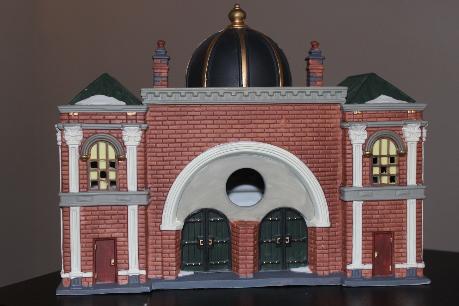 1998 Dickens Collectables Classic Series Porcelain Court House Christmas Village