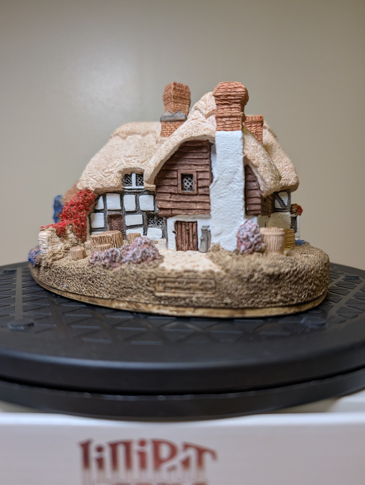 Lilliput Lane “Thatcher’s Rest”, 1983, Signed By Master Painter Gayle Greer