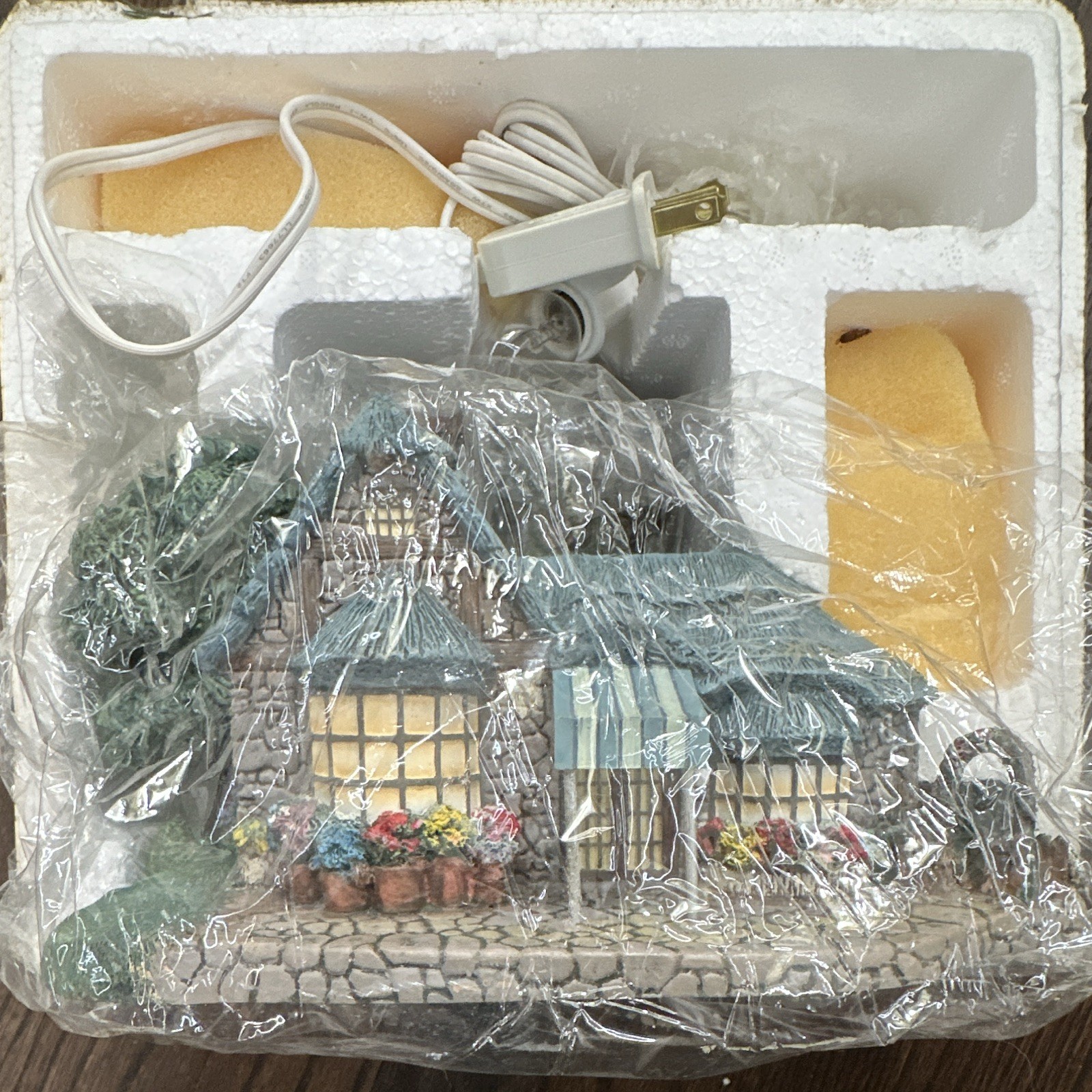 Lighted Village House Set 2pc Painted Resin Multicolor 79981