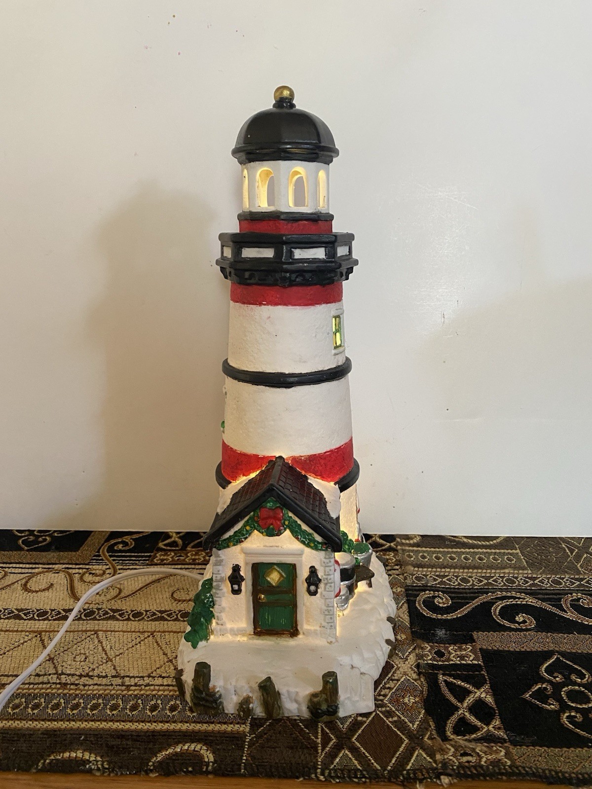 Santa’s Workbenches Collection Weathered Bluff Lighthouse 2000 4”x6”x11”
