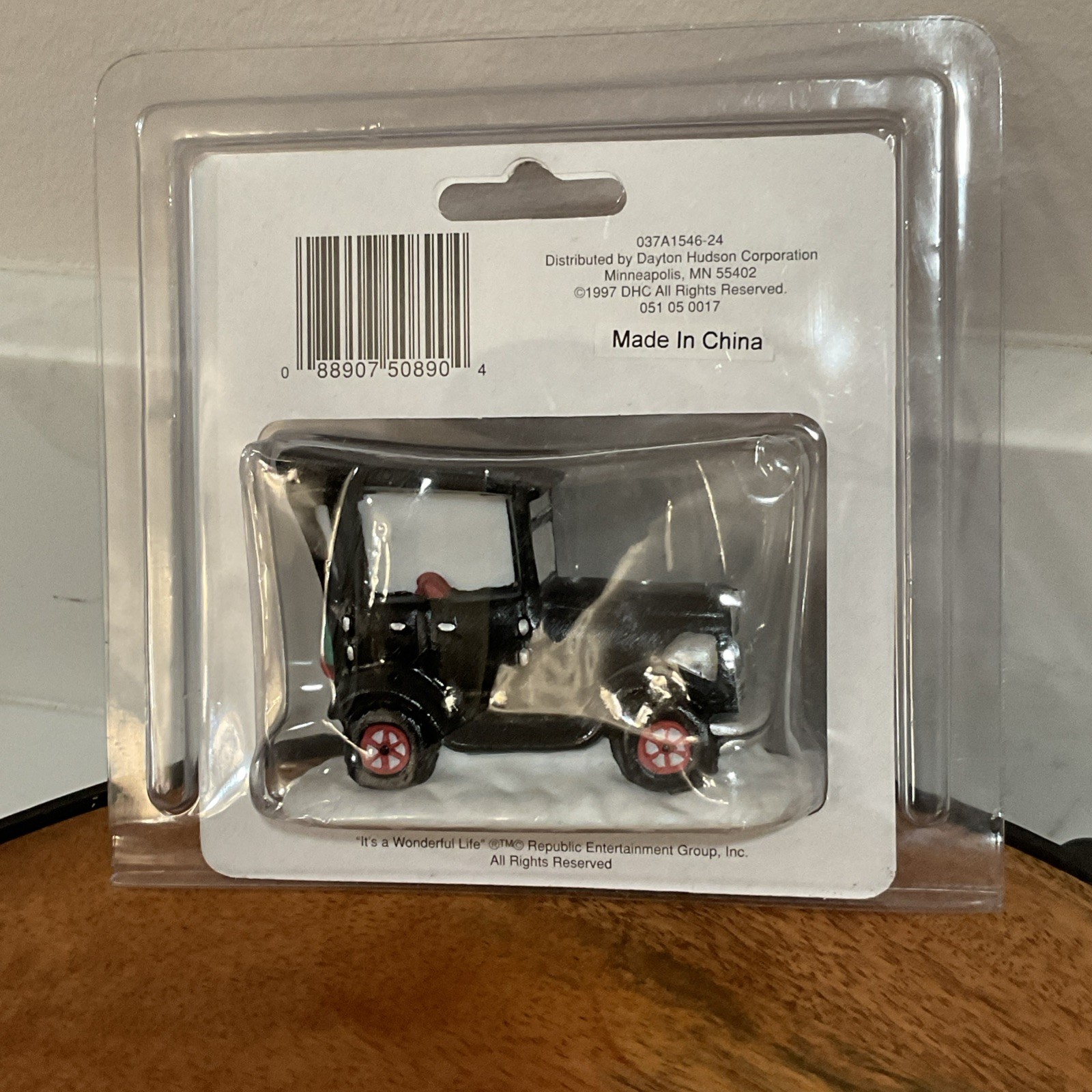 1997 It’s A Wonderful Life George Bailey’s Car Porcelain Figurine New Sealed