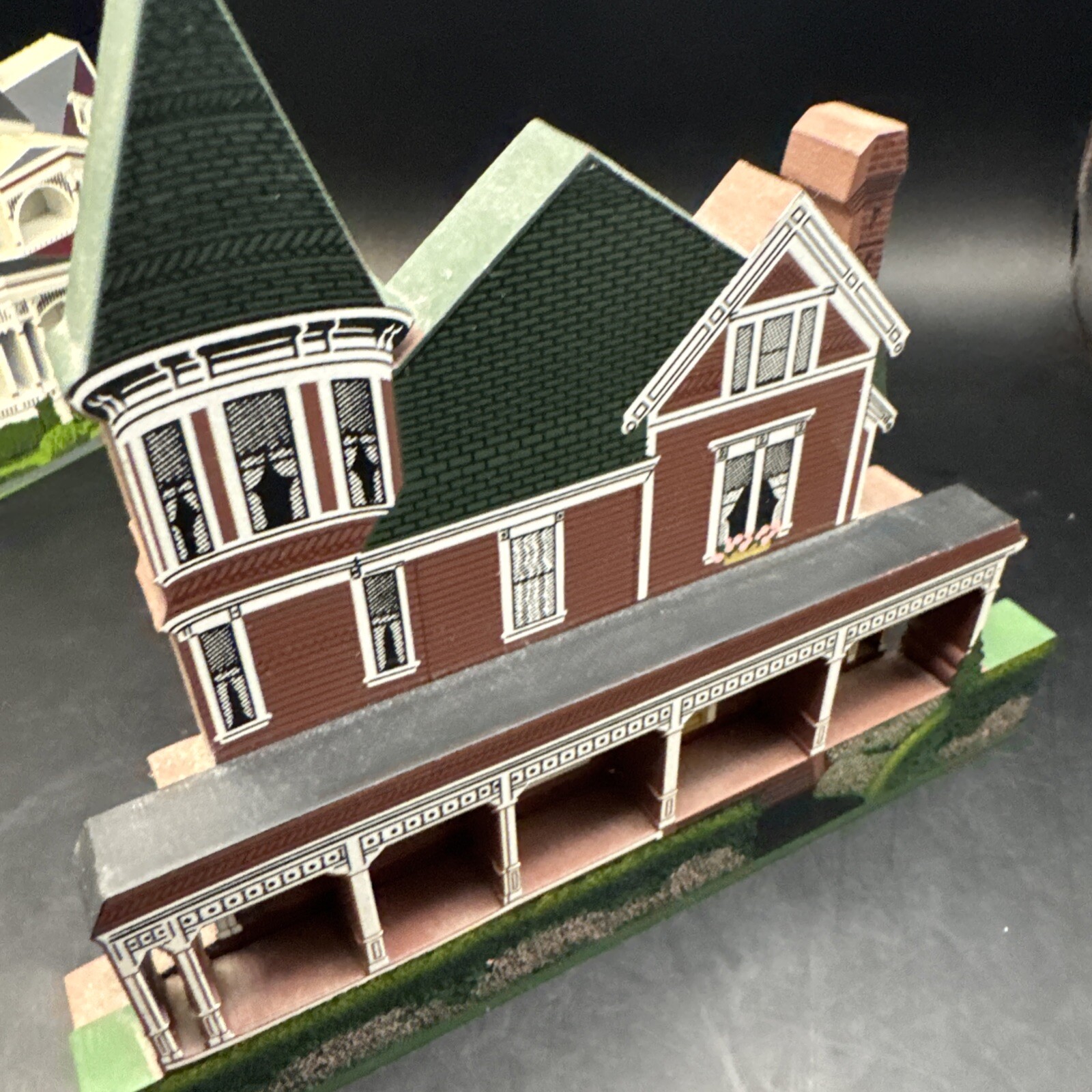 Shelia Shelf Sitters – Grand Victorian – Frank Hastings House ‘99, ‘97 Set Of 2