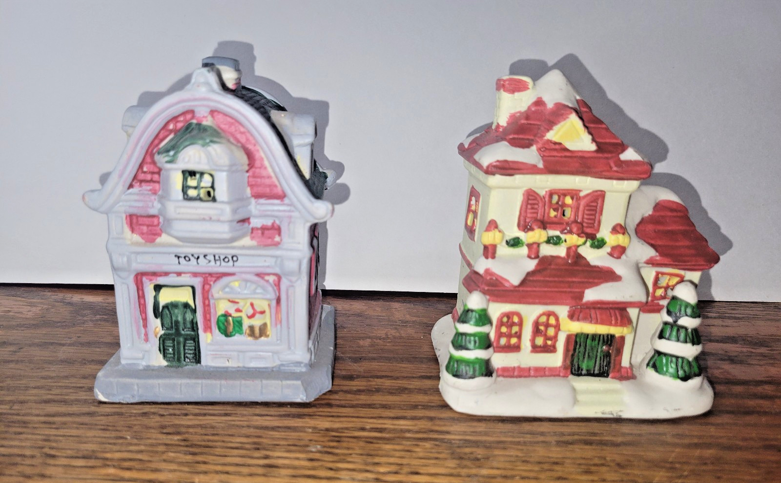 Walmart (2003) Toy Shop & House Building Winter Village approx. 4x4x2.5
