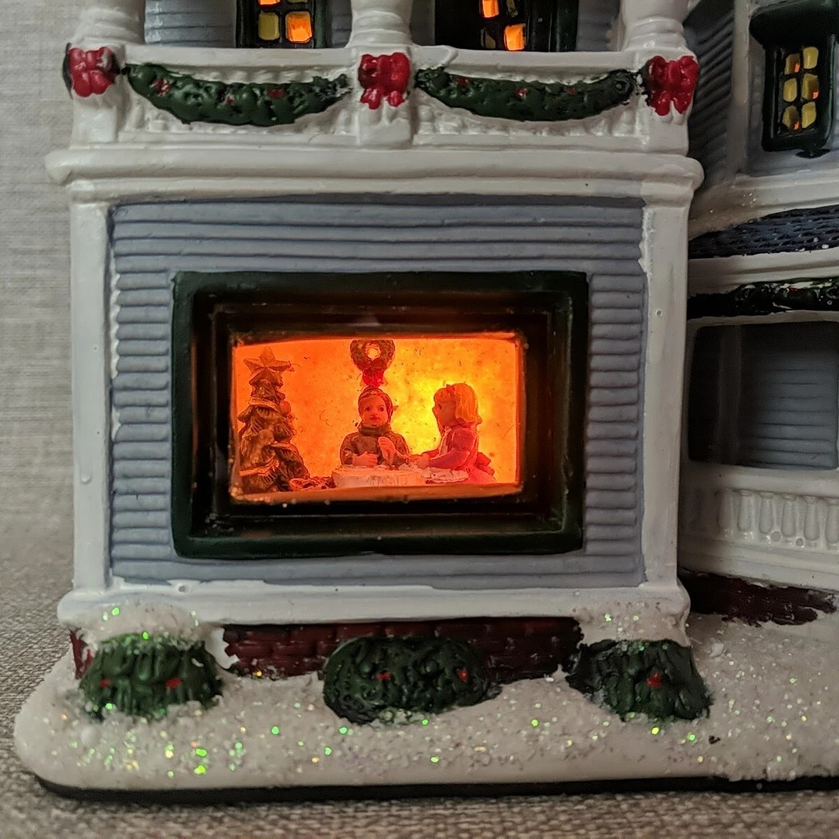 St Nicholas Square “Bed & Breakfast” Village Collection 2017 – LIGHTED INTERIOR