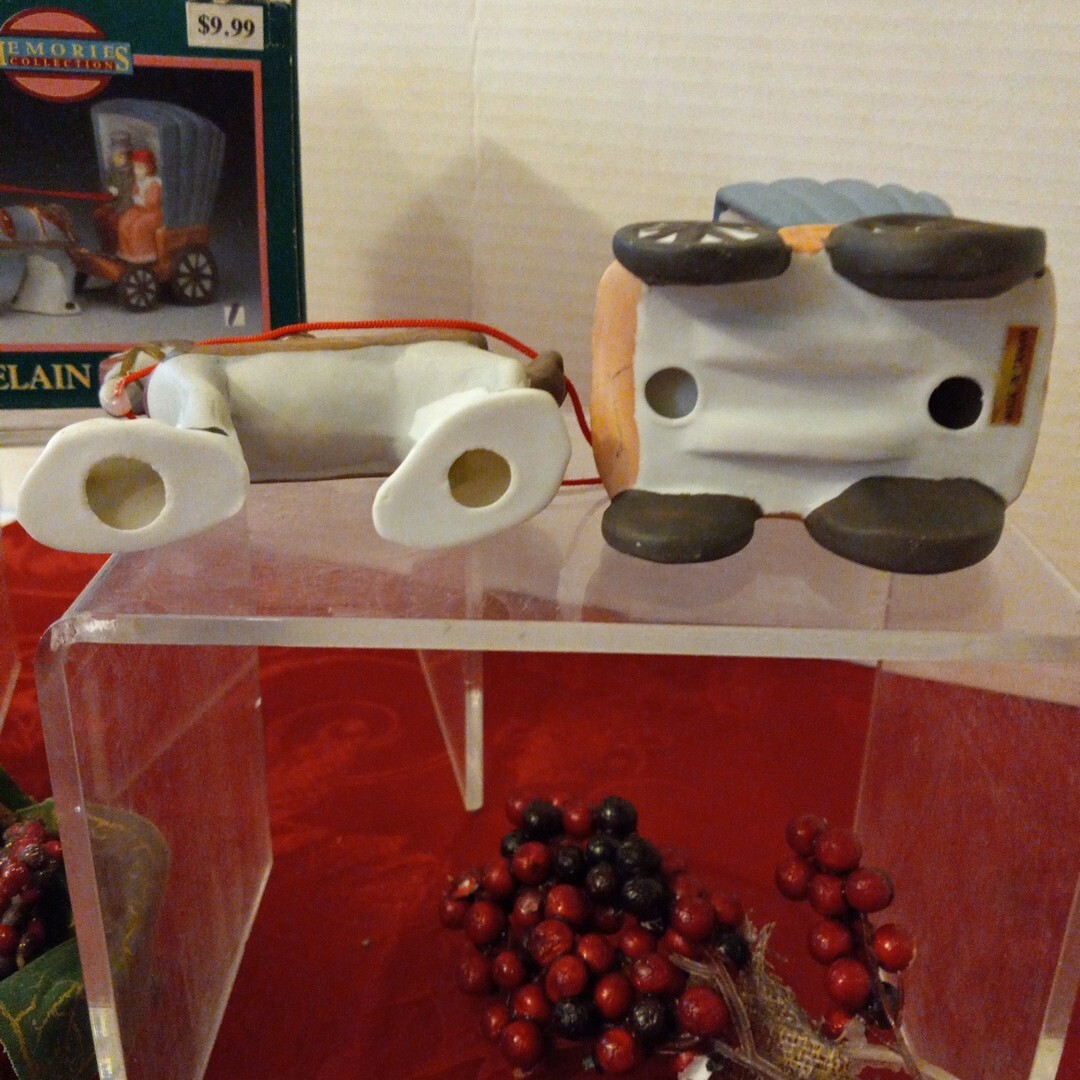 Vintage Venture Memories Collections Porcelain Horse Drawn Carriage W Couple Box