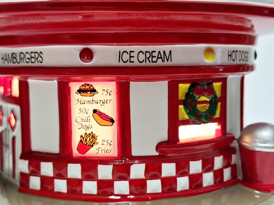 Department 56 Original Snow Village DINAHS DRIVE-IN Intro 93 Retired 96 PLZ READ