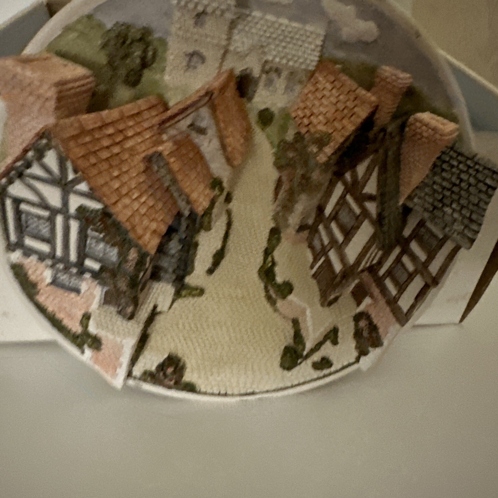 David Winter Cottages – Collector’s Guild Piece – 3D Plaque – Cobblestone Street