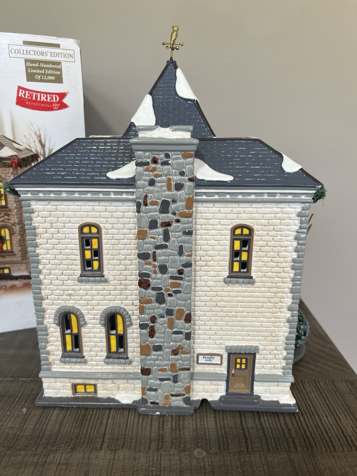 Department 56 Snow Village Frost University – #799927