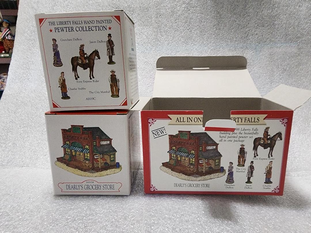 LIBERTY FALLS 1998 DEARLYS GROCERY STORE W/PEWTER FIGURES AH154