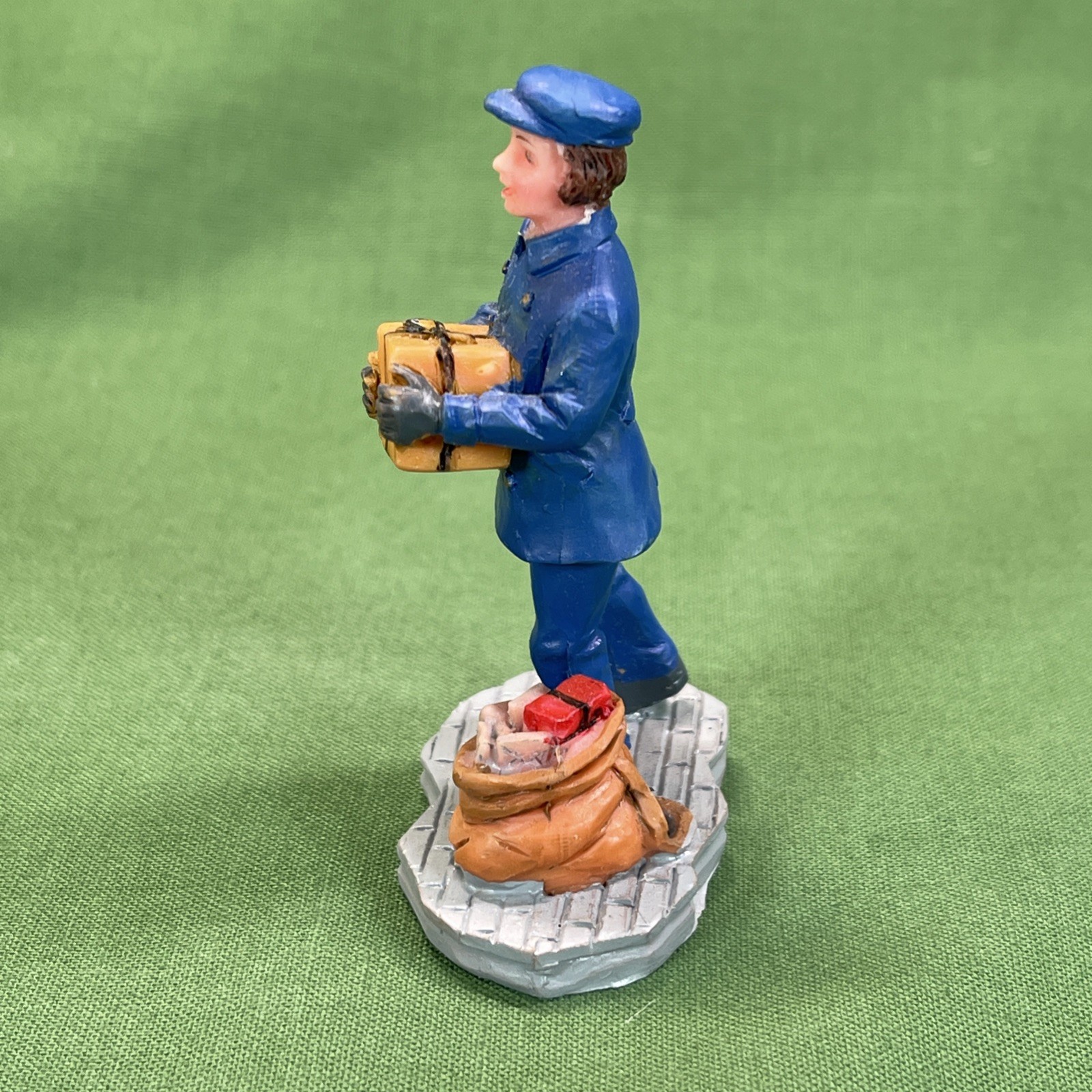 Lemax Village Figure SPECIAL DELIVERY #32747 Mail/Package Person 2003 Rare