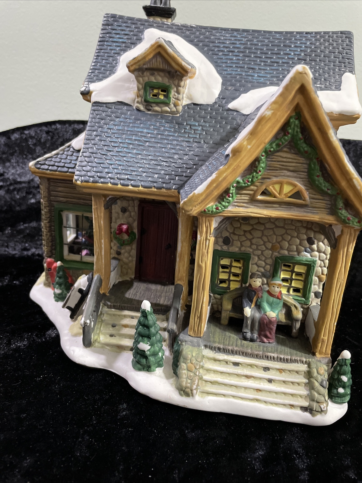 Christmas Village Wonderful Lighted Country Cabin 9″ tall x 9″ wide x 7″ deep