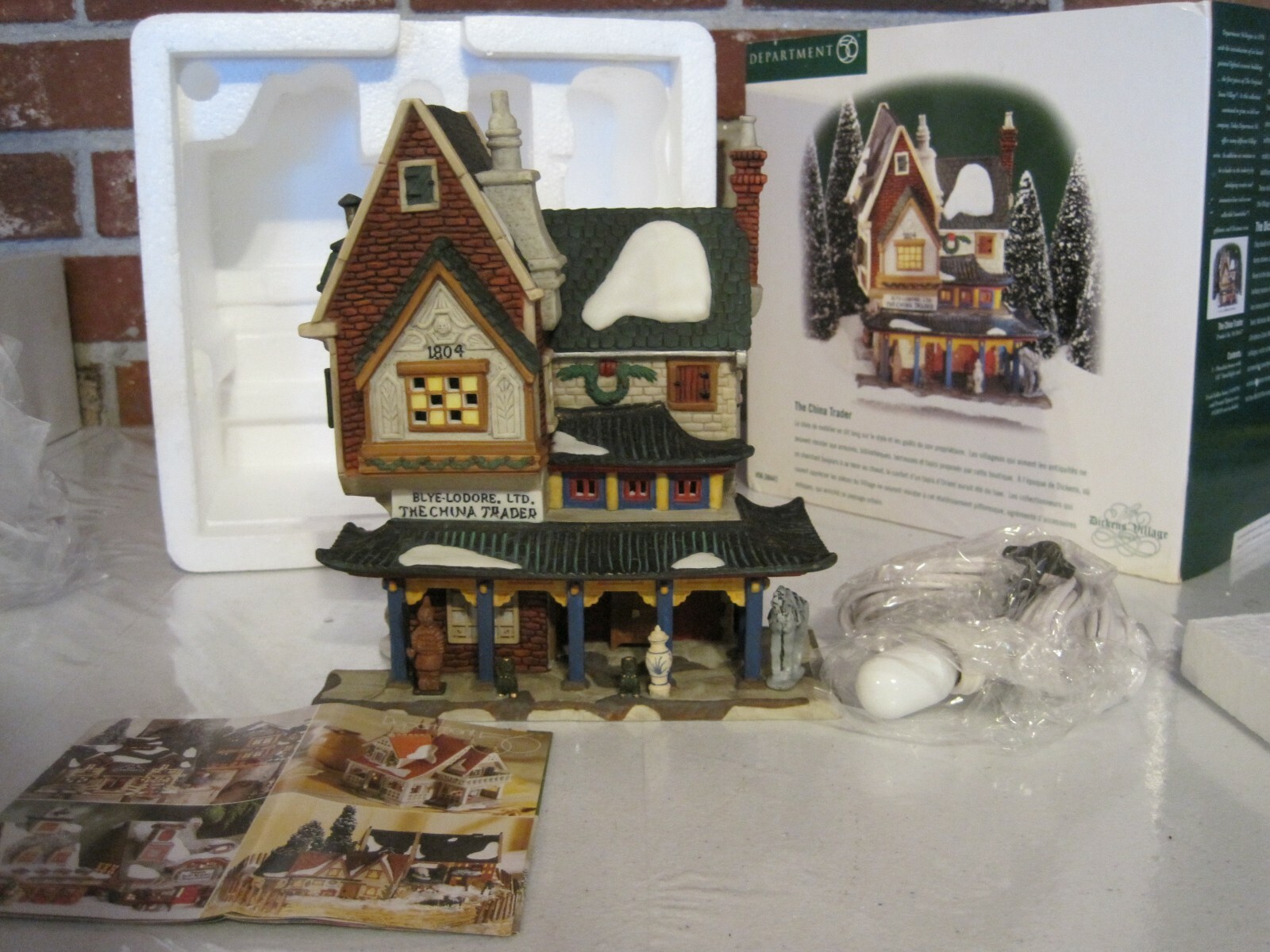 1999 DEPARTMENT 56 DICKENS’ VILLAGE SERIES “THE CHINA TRADER” #56.58447–NEW