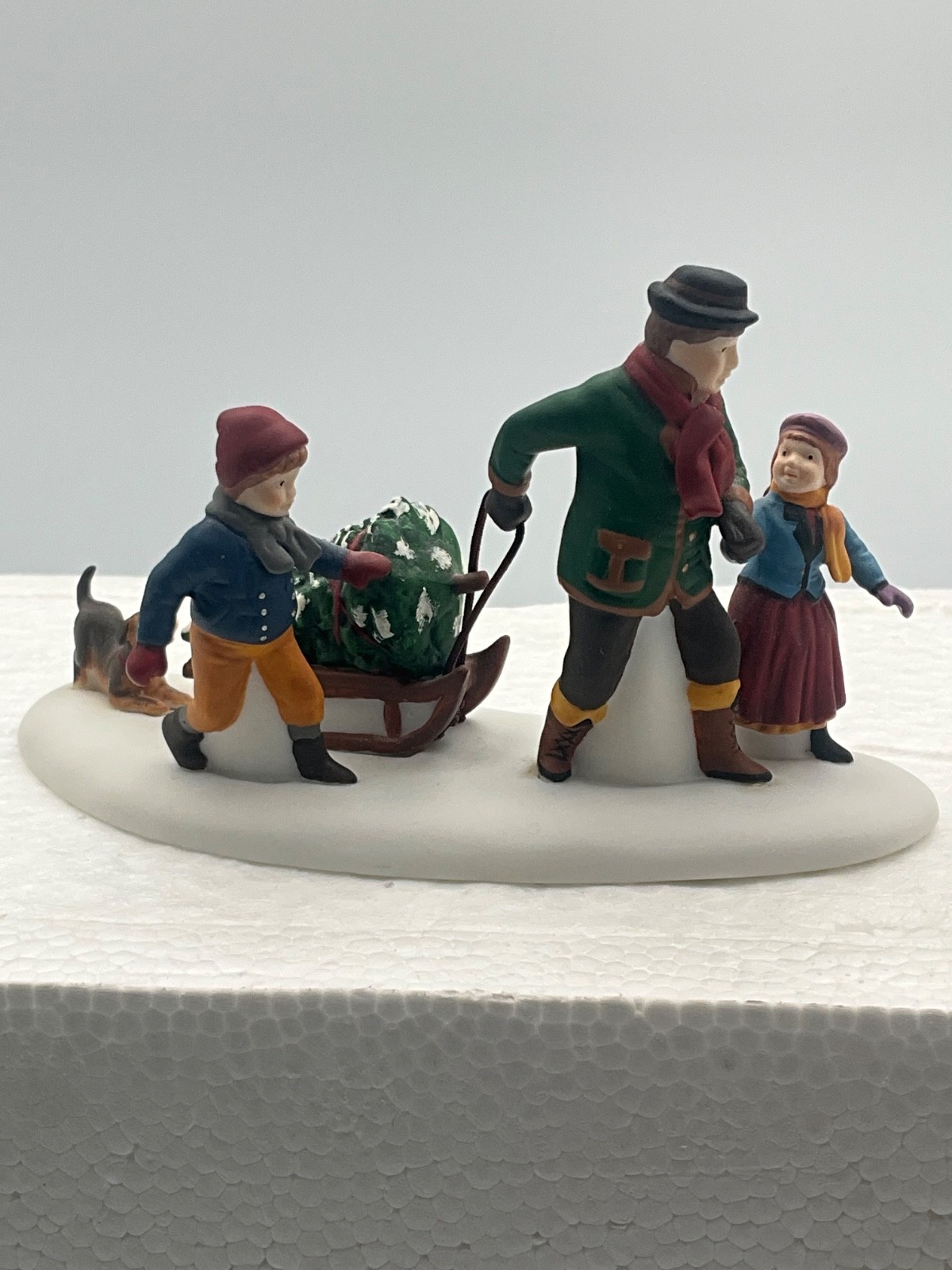 Dept 56 Heritage Village Series The Family Tree 58895 Retired NO BOX