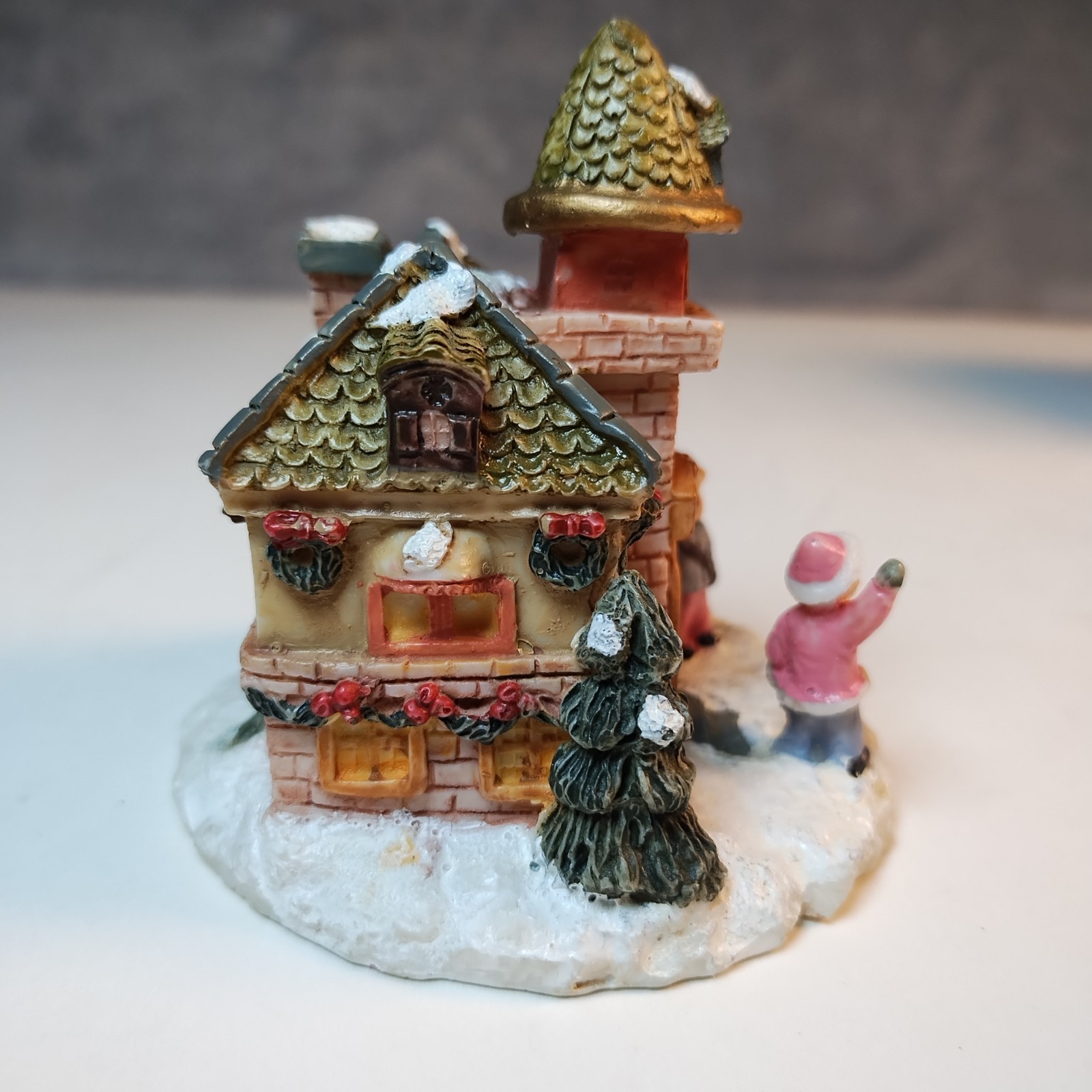 Cottage Winsor Collection School Welcoming People Figurine Christmas