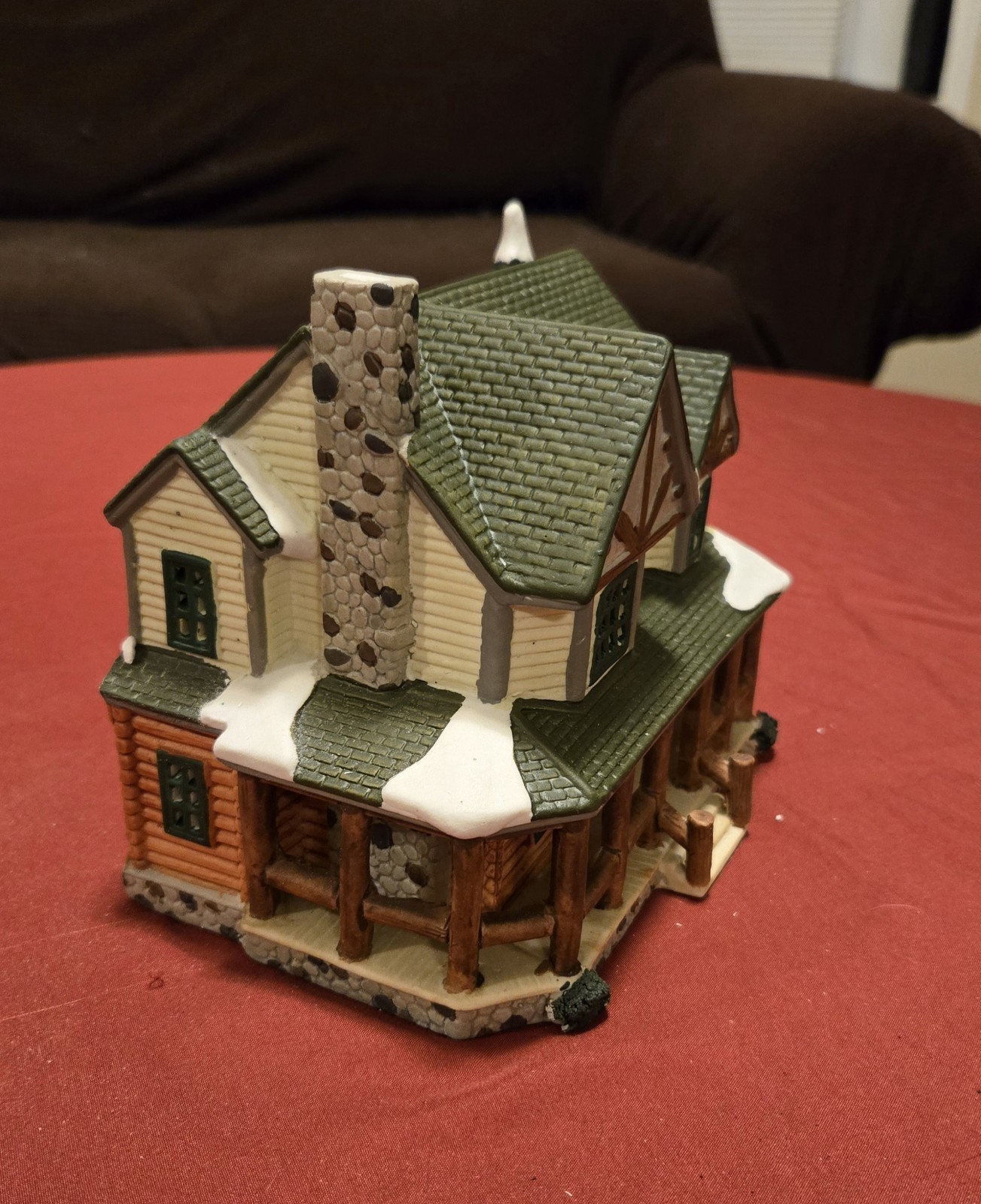 Lemax Vail Village Apres-Ski Lodge Lighted Porcelain Building