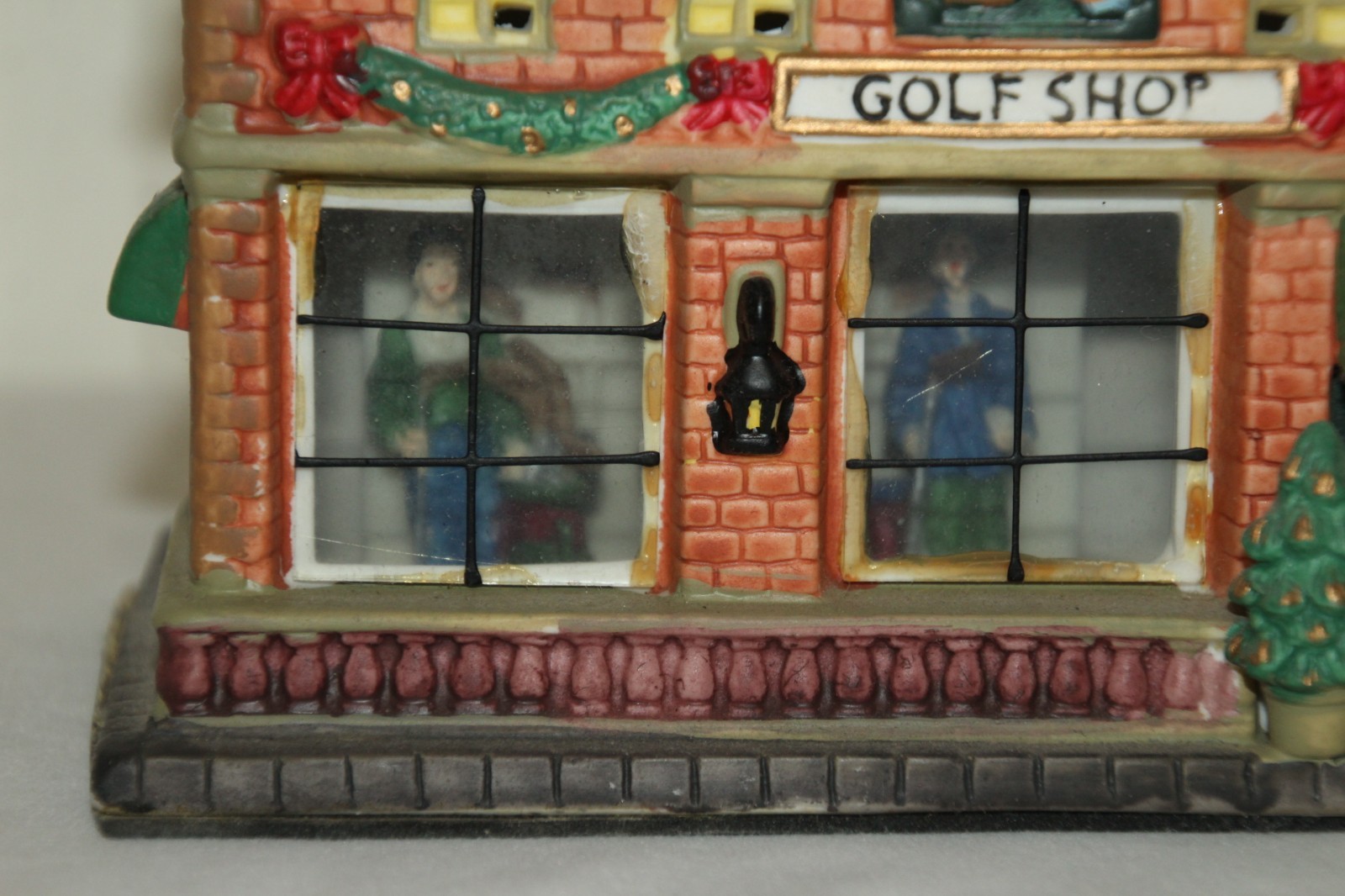 VINTAGE CHRISTMAS STREETS LIGHTED PORCELAIN HOUSE “GOLF SHOP” LIGHT CORD ORG BOX