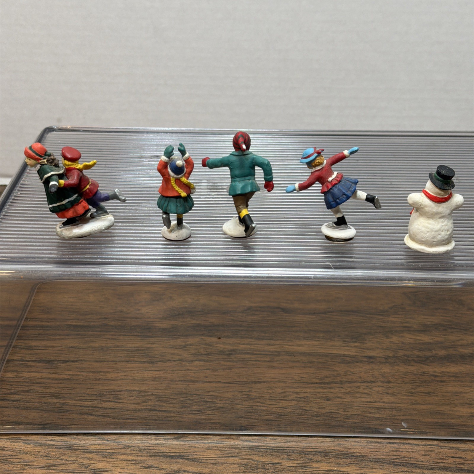 Department 56 Animated Skating Pond Replacement Figurines Lot of 5 FIGURES ONLY