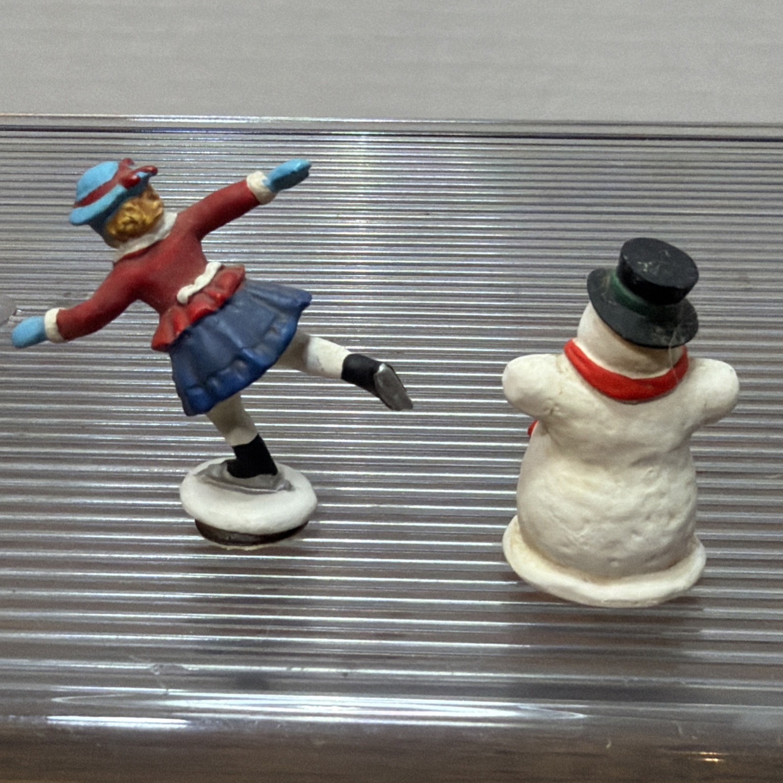 Department 56 Animated Skating Pond Replacement Figurines Lot of 5 FIGURES ONLY