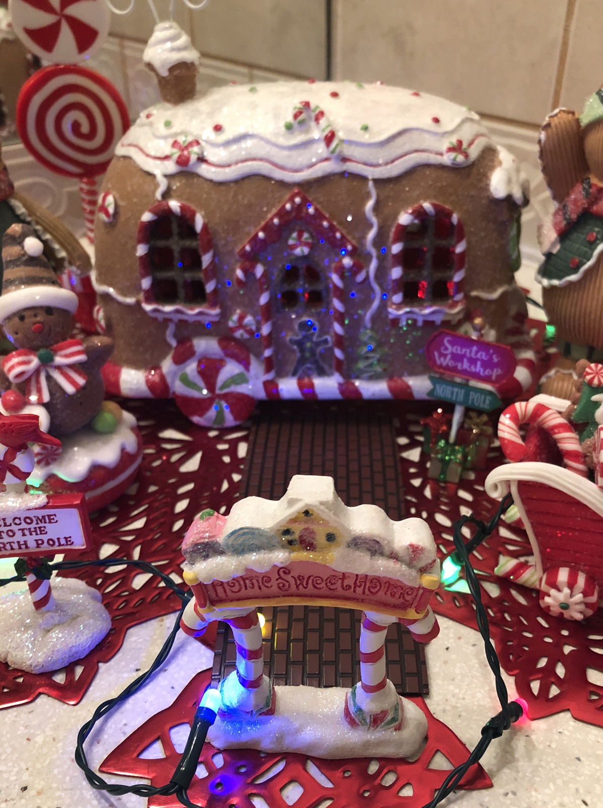 Gingerbread Light Up House Village 13 Pc Candy Cane Lane Cupcakes Lollipops 🍭