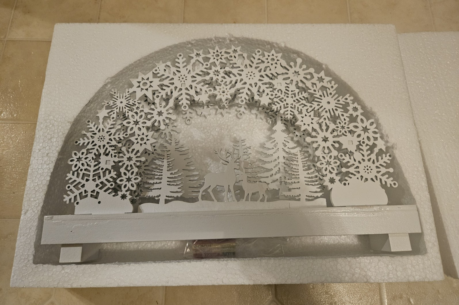 Avon Woodland Winterland Deer in Woods Light-Up White Holiday Beautiful Decor